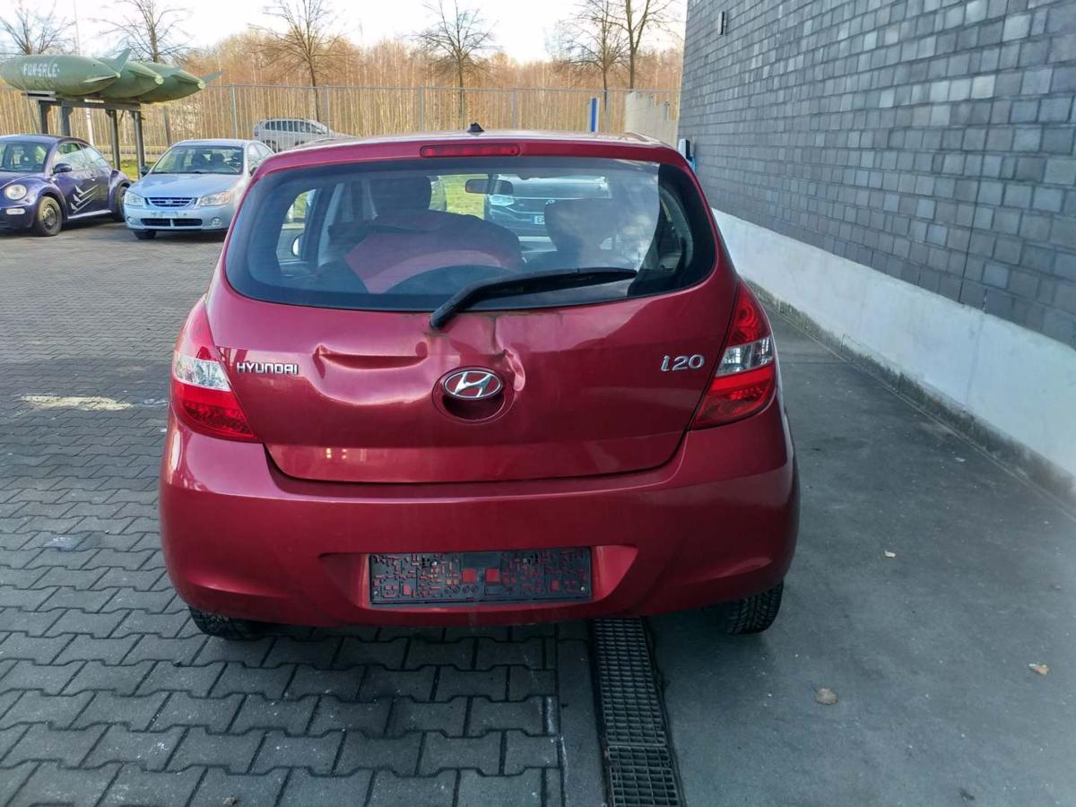 Hyundai I20 PB original Stoßstange Stossfänger hinten Berry Red 1F Bj.2009